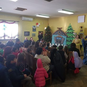 НОВОГОДИШЊА ПРЕДСТАВА И ДОДЕЛА ПАКЕТИЋА И ЏЕПАРЦА ЗА ДЕЦУ ИЗ ХРАНИТЕЉСКИХ ПОРОДИЦА