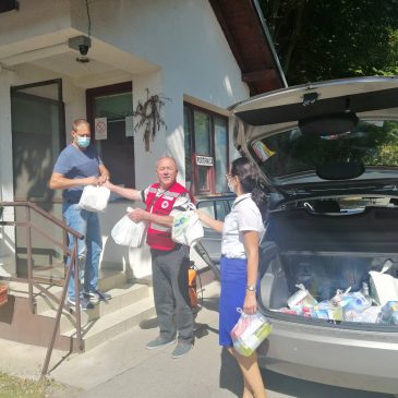 ДОСТАВА ПАКЕТА ПОМОЋИ КОРИСНИЦИМА У ГЦ „СРЕМ“ У РУМИ