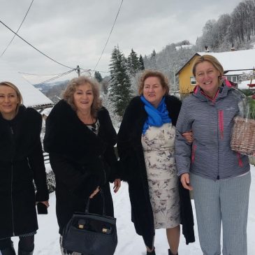 УРУЧЕЊЕ ПОКЛОН ПАКЕТИЋА И ЏЕПАРЦА ДЕЦИ У ХРАНИТЕЉСКОЈ ПОРОДИЦИ НА РУДНИКУ
